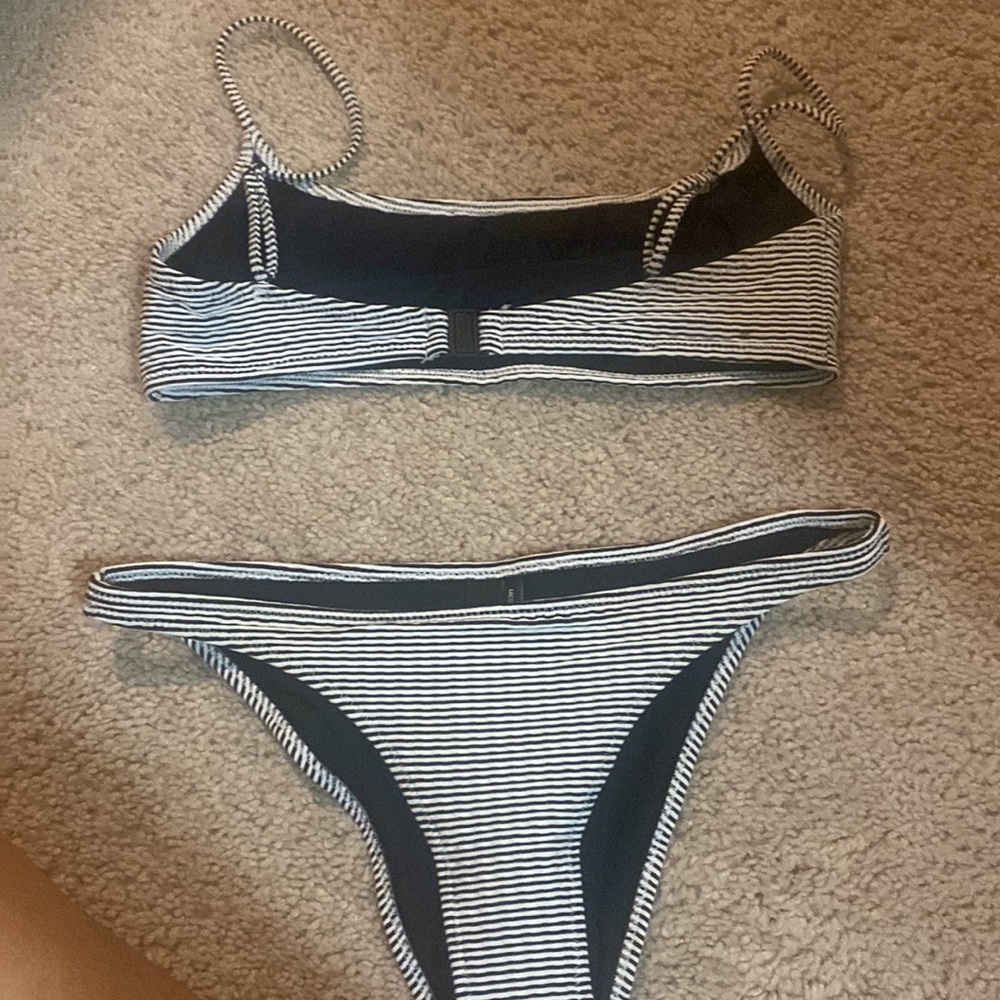 Triangle bikini - Picture 3 of 4